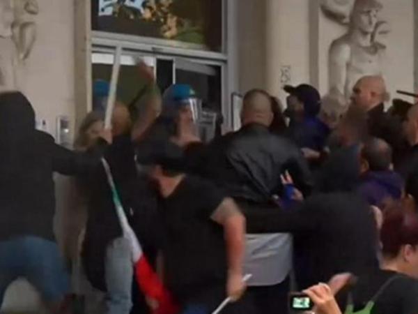 SERPENTI A SONAGLI E INCANTATORI&nbsp;IMPROVVISATI